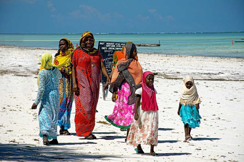 Local-Zanzibar-Islam-Muslim-Women-on-Beach